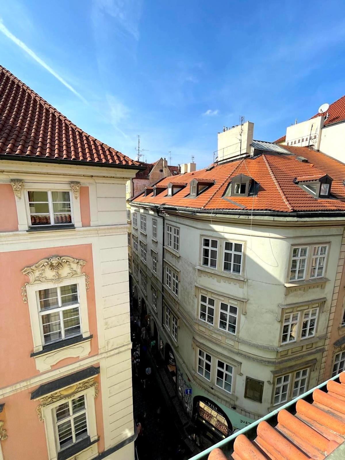 Kristian'S Old Town Sq. Apartments Prag Exteriör bild